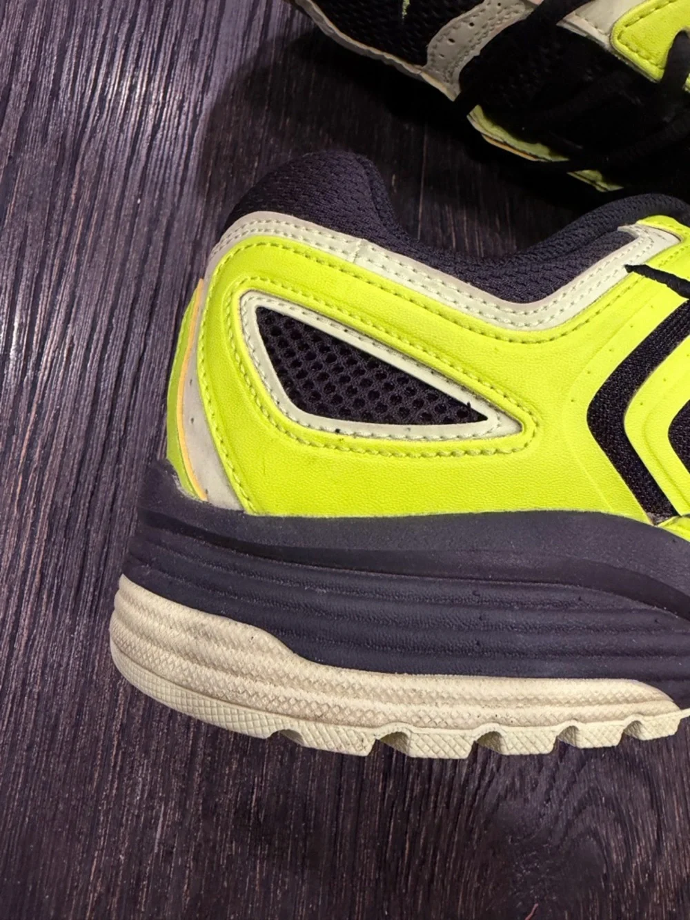 Nike Air Pegasus Men's Shoes Volt/Black/Barely Volt size 10.5 - Picture 2 of 11